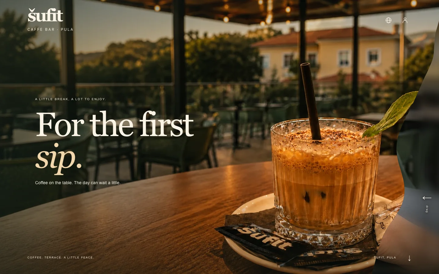 Il sito di Šufit: una scena del bar a tutto schermo con il titolo (in inglese)